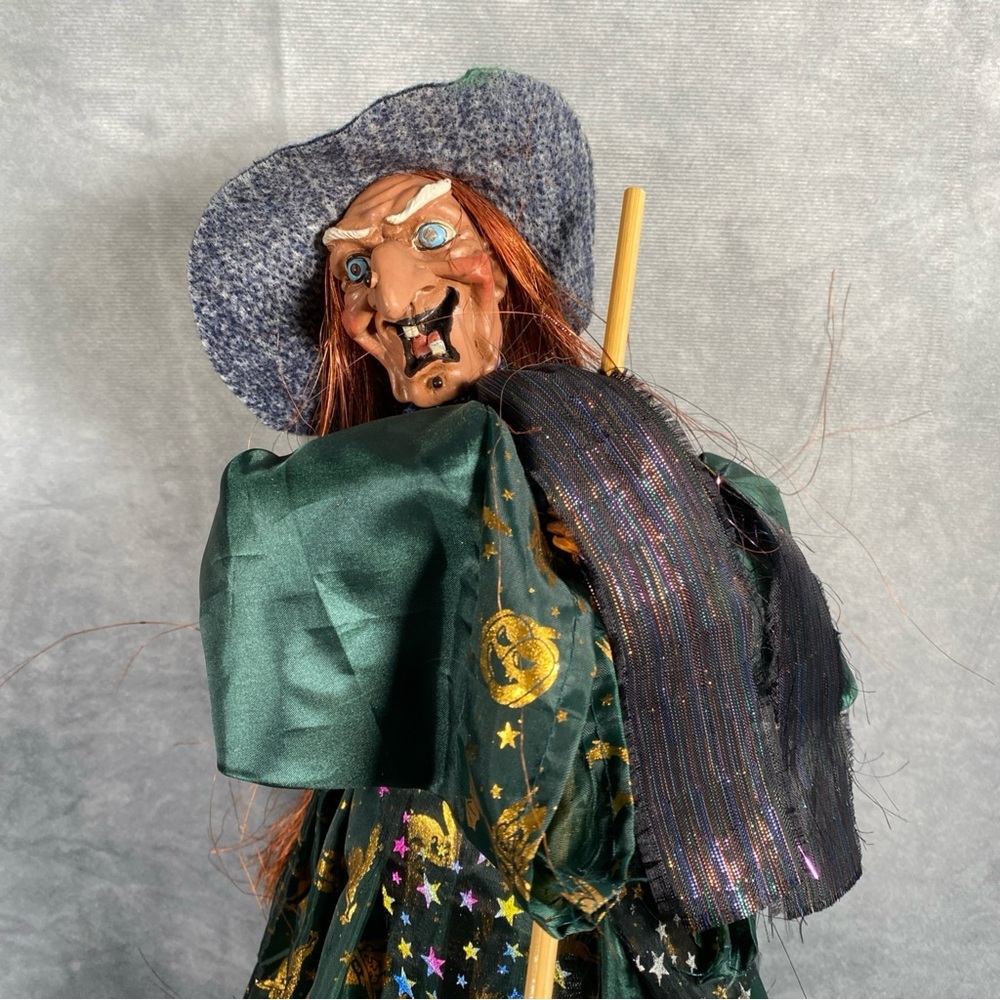 Vintage Witch w Broom Halloween Decoration 24” Glowing Eyes‎ Laughs Moves Tested